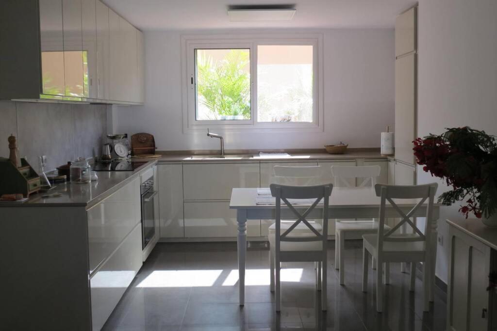 Luxury House With 3 Bedrooms, Sea Wiew And Swimming Pool In A Quiet Residence Пуэрто-де-Сантьяго Экстерьер фото